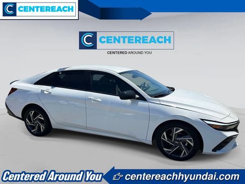 Used 2025 Hyundai Elantra Sport FWD image 3