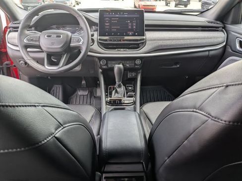Used 2024 Jeep Compass Latitude AWD/4WD image 4
