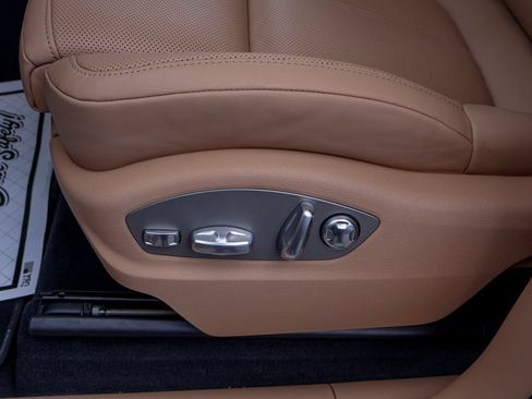 Certified 2026 Porsche Macan AWD/4WD image 12