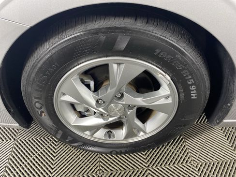 Used 2021 Hyundai Elantra SE FWD image 12