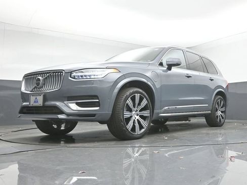 Used 2023 Volvo XC90 T8 Plus image 40