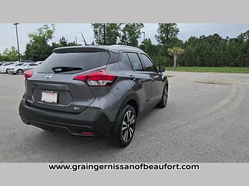Used 2018 Nissan Kicks SV FWD image 29