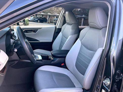 Used 2024 Toyota RAV4 Limited image 24