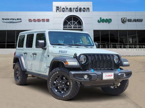 Used 2023 Jeep Wrangler Unlimited w/ Sun & Screen Package AWD/4WD image 1