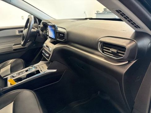 Used 2024 Ford Explorer XLT w/ Equipment Group 202A AWD/4WD image 40