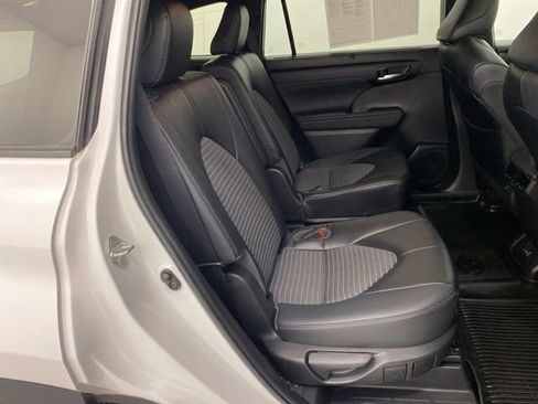 Used 2023 Toyota Highlander XSE AWD/4WD image 34