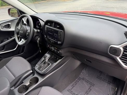 Certified 2025 Kia Soul LX w/ LX Technology Package FWD image 31