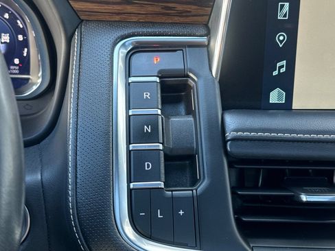 Used 2022 Chevrolet Suburban Premier AWD/4WD image 31