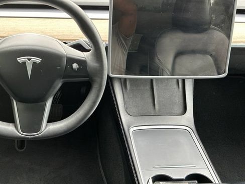 Used 2022 Tesla Model Y Long Range AWD/4WD image 29