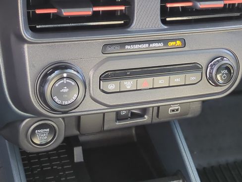 Used 2025 Ford Maverick Lariat w/ 4K Tow Package AWD/4WD image 27