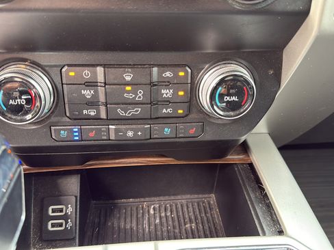 Used 2019 Ford F150 Lariat w/ Equipment Group 502A Luxury AWD/4WD image 35