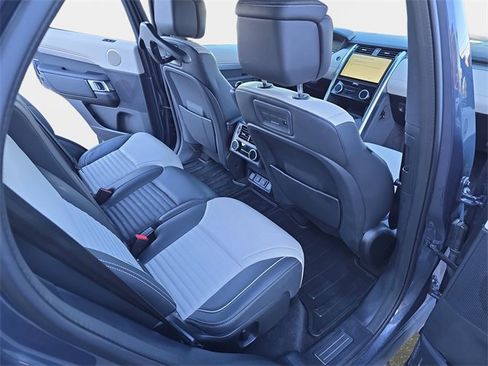 Used 2024 Land Rover Discovery Dynamic SE image 11