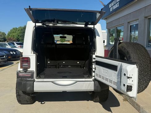 Used 2015 Jeep Wrangler Unlimited Sahara w/ Dual Top Group AWD/4WD image 21