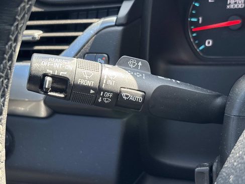 Used 2017 Chevrolet Suburban LT image 21