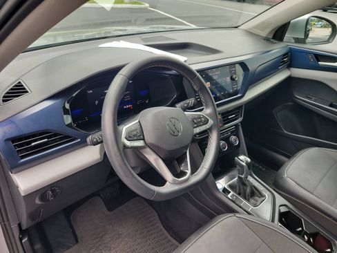 Used 2023 Volkswagen Taos SE w/ Panoramic Sunroof Package FWD image 18