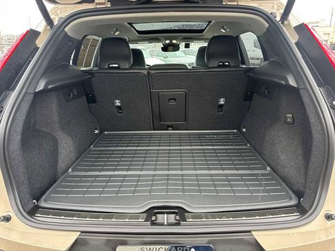 Used 2025 Volvo XC40 B5 Ultra w/ Climate Package image 14