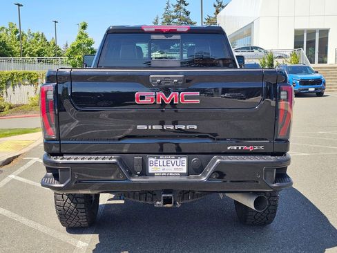 Used 2025 GMC Sierra 2500 AT4X AWD/4WD image 4
