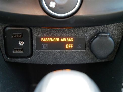 Used 2022 Chevrolet Trax LT w/ LT Convenience Package image 17