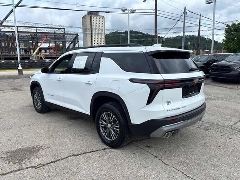 Used 2026 Chevrolet Traverse LT AWD/4WD image 3