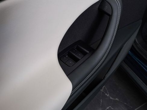 Used 2022 Tesla Model X image 52