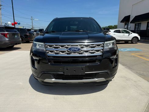 Used 2018 Ford Explorer XLT w/ Equipment Group 202A AWD/4WD image 4