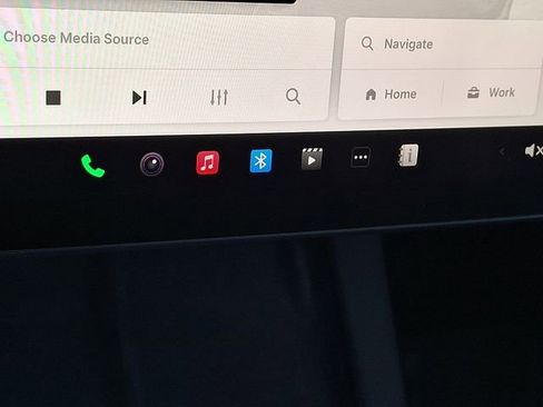 Used 2024 Tesla Model Y Performance image 16