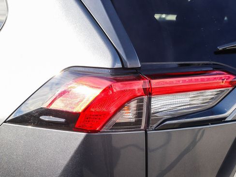 Used 2021 Toyota RAV4 XLE Premium image 10