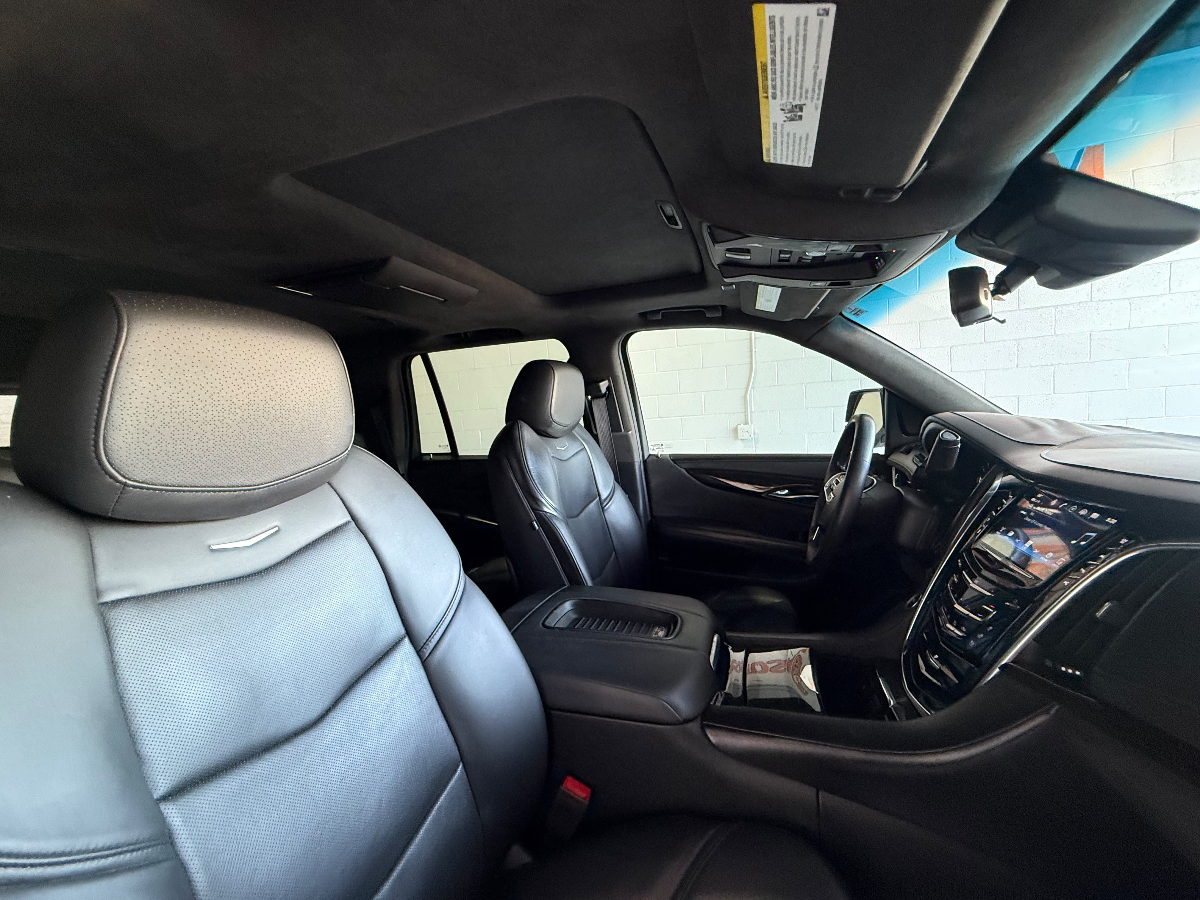 Used 2020 Cadillac Escalade Platinum AWD/4WD image 17