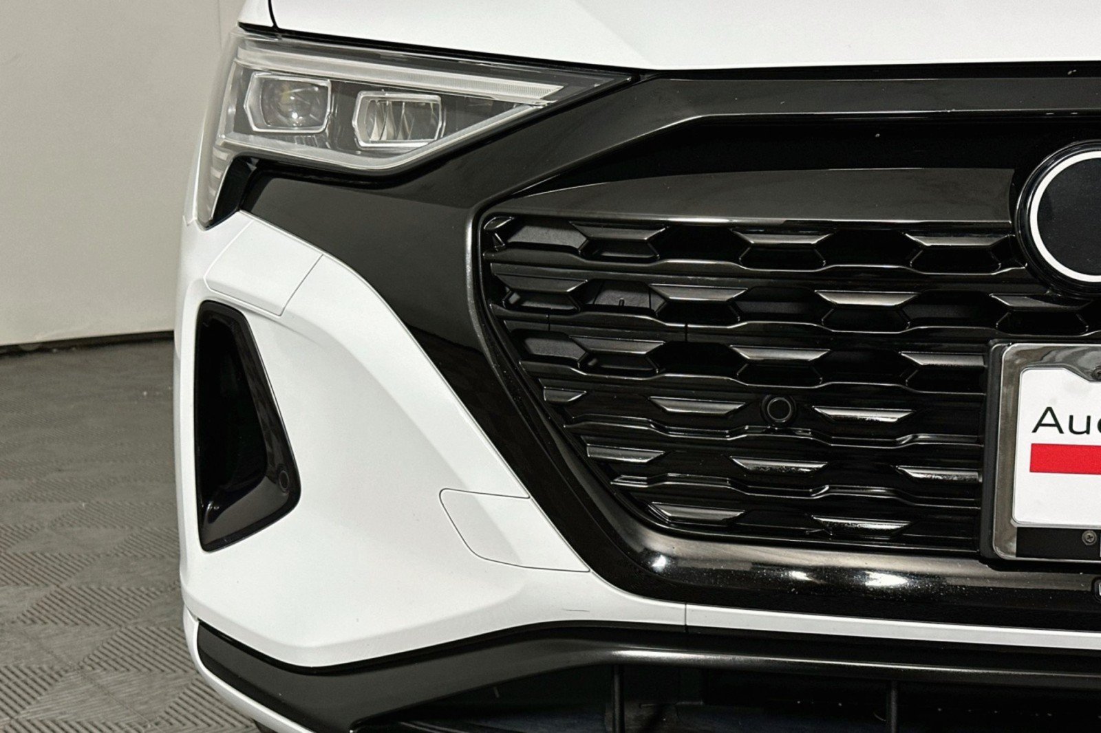 Used 2024 Audi Q8 e-tron Premium Plus w/ Premium Plus Package AWD/4WD image 16
