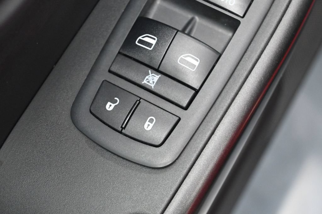 Used 2019 Jeep Cherokee Trailhawk w/ Comfort/Convenience Group AWD/4WD image 14