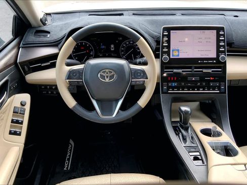 Used 2020 Toyota Avalon Limited image 5