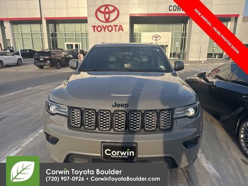 Used 2022 Jeep Grand Cherokee Laredo X image 2