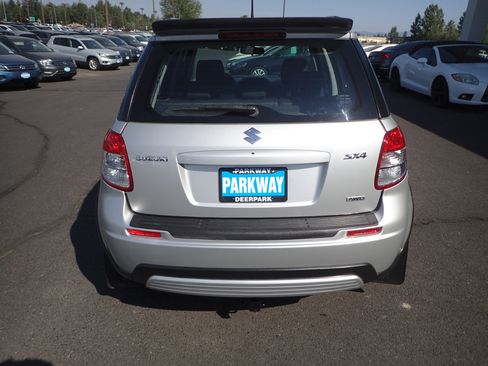 Used 2008 Suzuki SX4 AWD Hatchback w/ Touring Pkg image 4