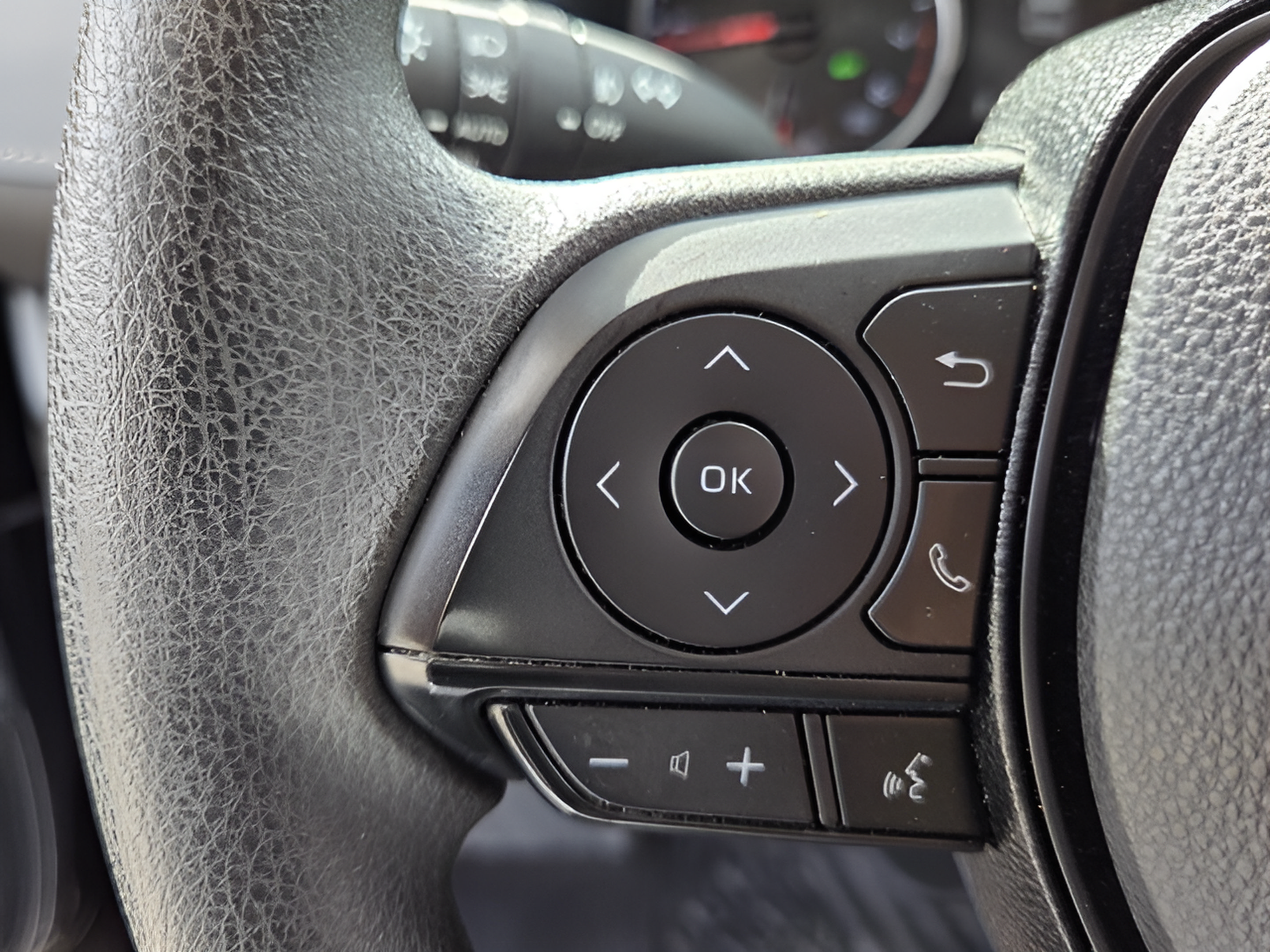 Used 2019 Toyota RAV4 XLE w/ Convenience Package FWD image 25