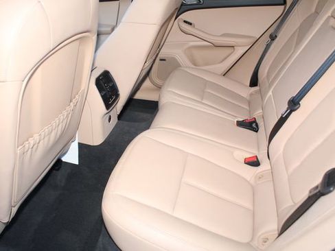 Certified 2025 Porsche Macan image 25