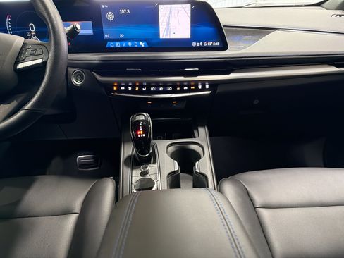 Used 2025 Cadillac XT4 Sport w/ LPO, Onyx Lite Package FWD image 19