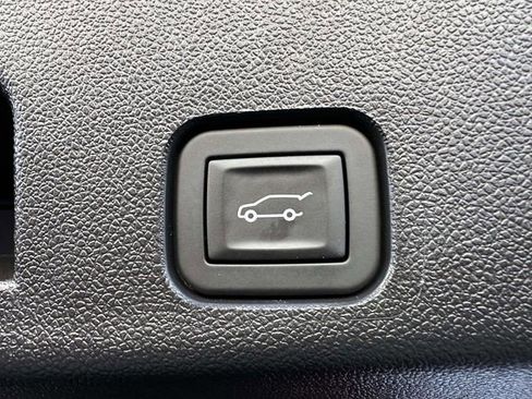 Certified 2025 Chevrolet Traverse LT w/ Driver Confidence Package image 17