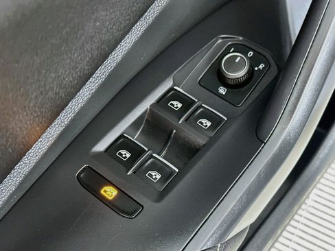 Used 2024 Volkswagen Jetta SE FWD image 17