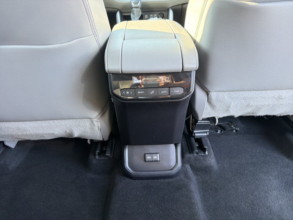 Used 2023 Toyota Highlander XLE AWD/4WD image 23