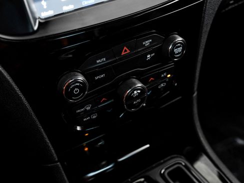 Used 2019 Chrysler 300 S image 26