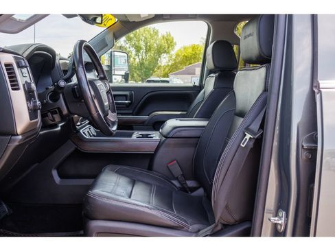 Used 2018 GMC Sierra 2500 Denali w/ Duramax Plus Package AWD/4WD image 15