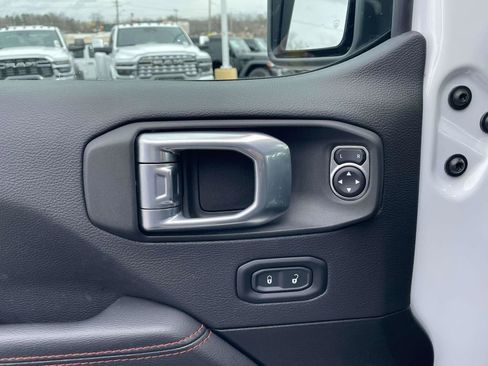 Certified 2022 Jeep Wrangler Unlimited Rubicon w/ Cold Weather Group image 24