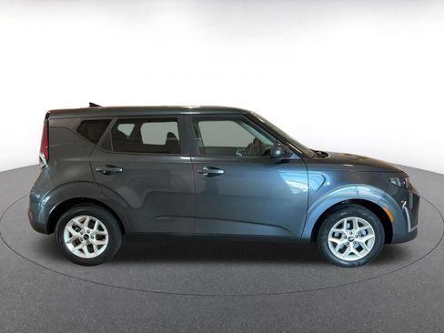 Used 2025 Kia Soul LX w/ LX Technology Package FWD image 13