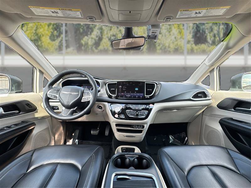 Used 2023 Chrysler Pacifica Touring-L FWD image 25