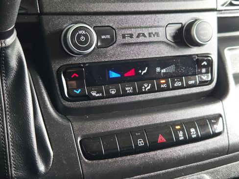 Used 2025 RAM ProMaster 2500 w/ Safety Group FWD image 11