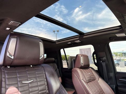 Used 2021 Cadillac Escalade ESV Premium Luxury Platinum w/ Heavy-Duty Trailer Package AWD/4WD image 24