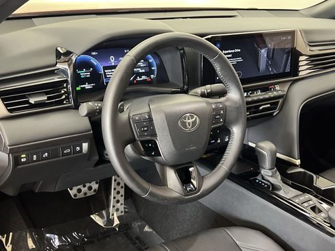 Used 2025 Toyota Camry XSE AWD/4WD image 15