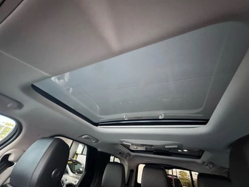 Used 2019 Land Rover Discovery HSE image 33