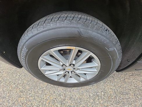 Used 2023 Chevrolet Traverse LT AWD/4WD image 35