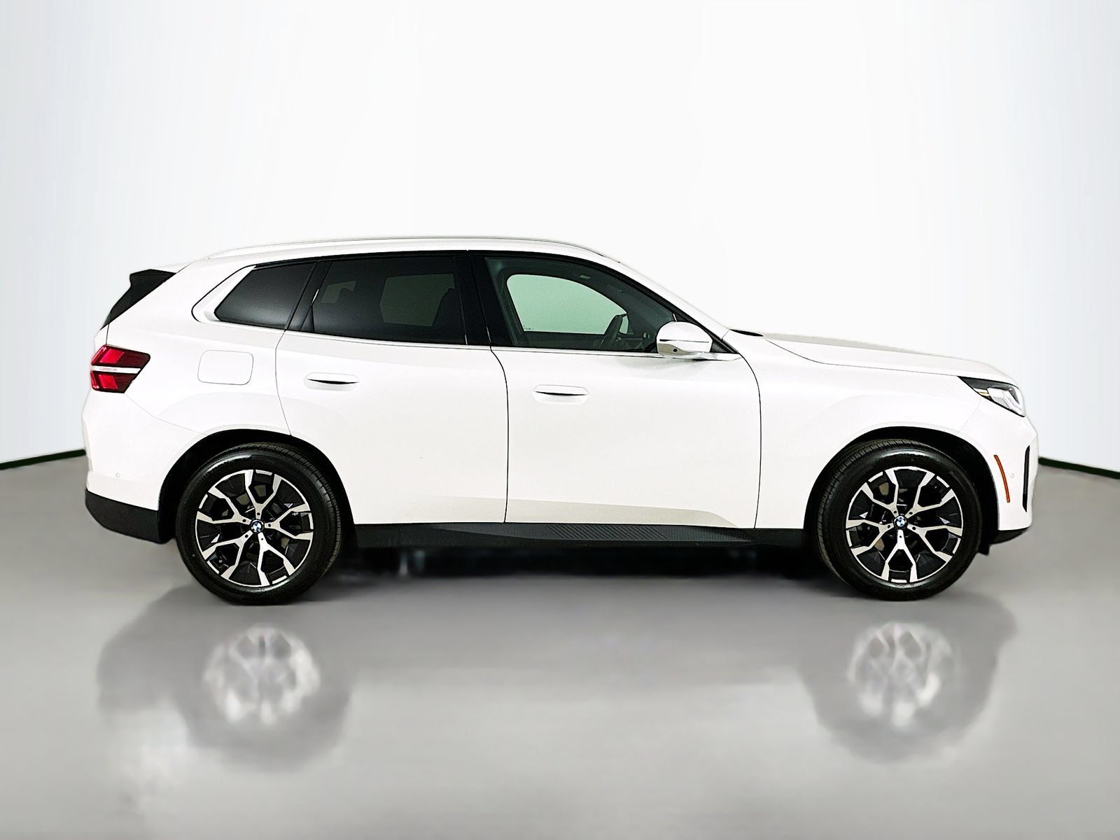 Used 2025 BMW X3 xDrive30i AWD/4WD image 4